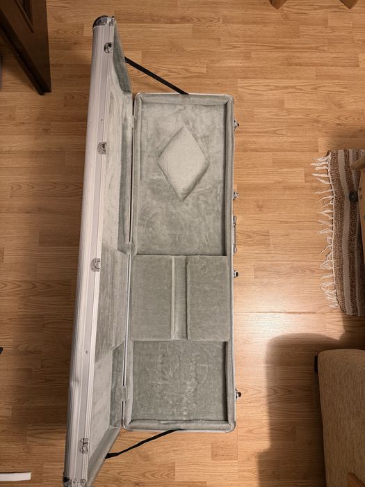 Bass V7 Marcus Miller Gen 1 String-Through Hard Case doze activ/pasiv