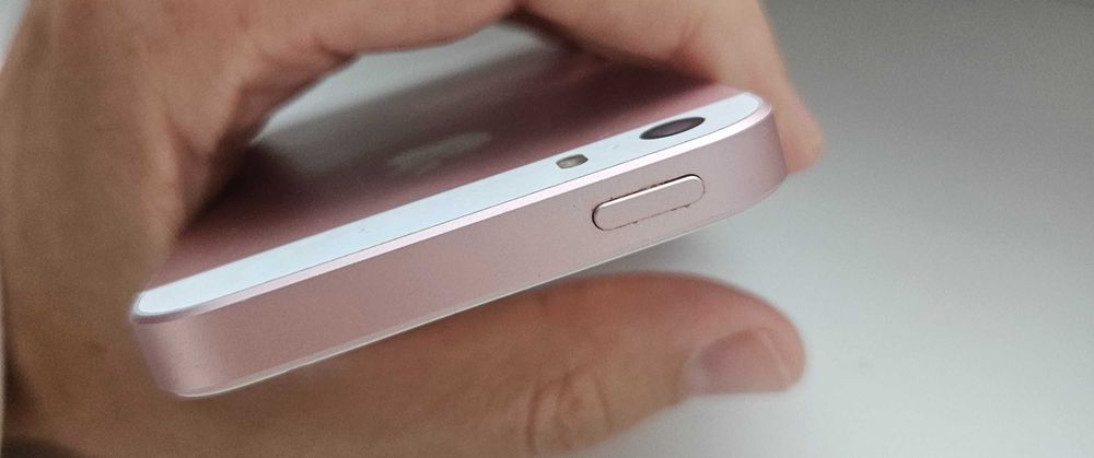 iPhone SE Rose Gold,  отлична батерия 92% и добро състояние