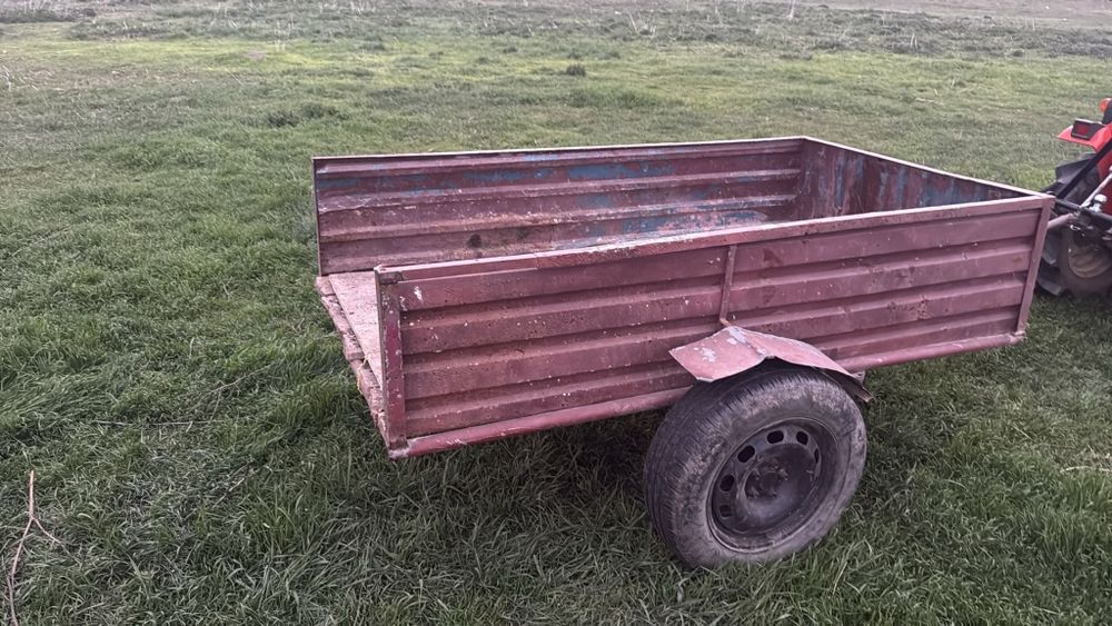 Vând remorca pentru tractoras