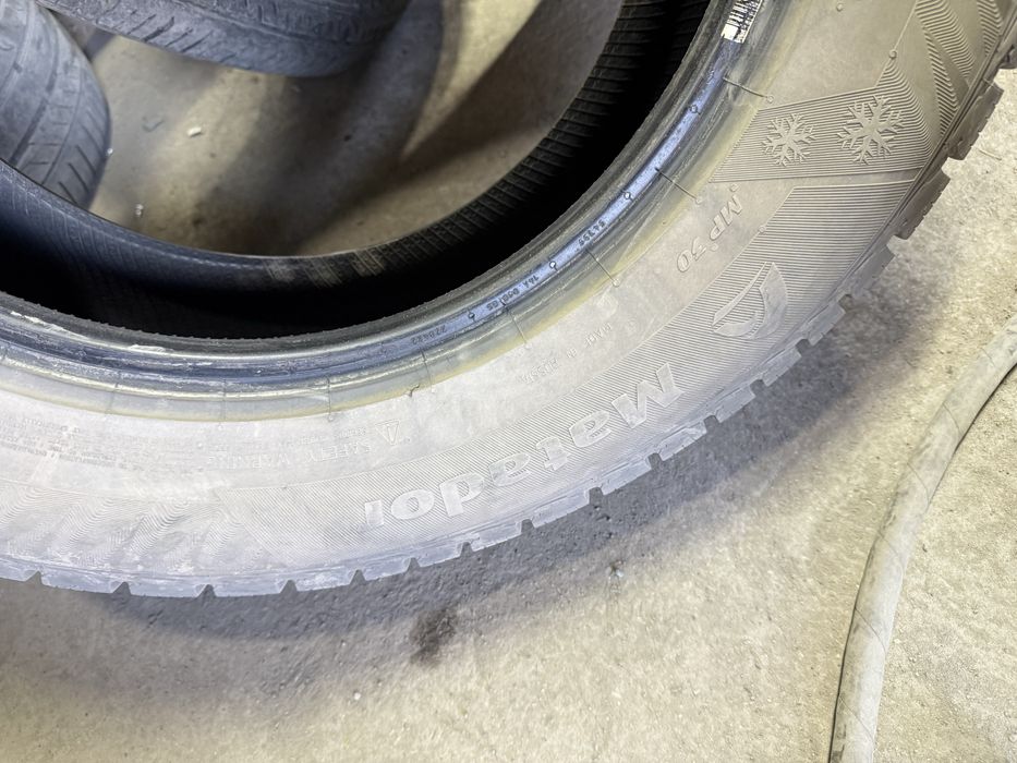 Продам шины б/у на 225/65 r17