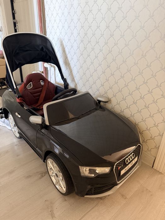Продам Детский электромобиль Audi RS5