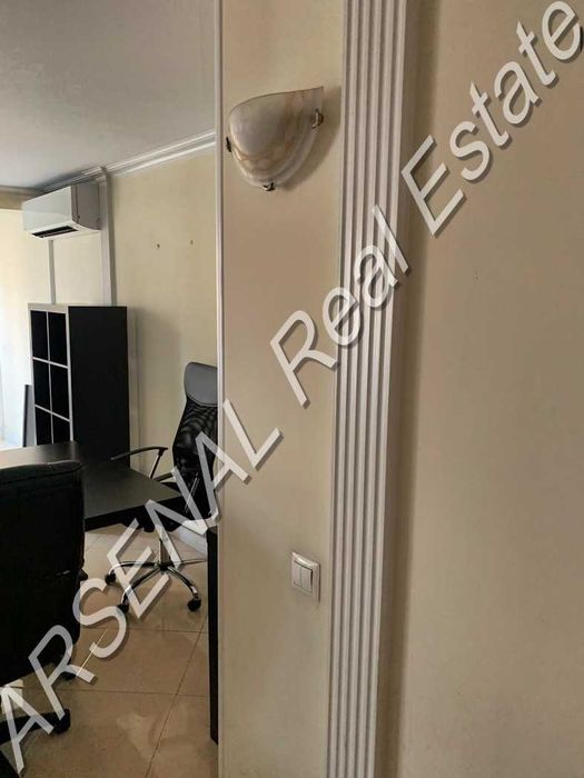 Офис под наем, Център