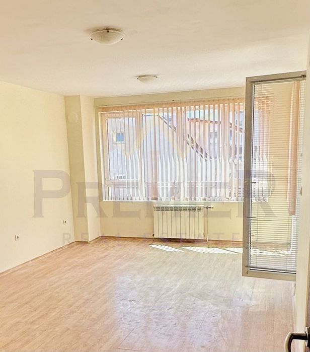 Продава се Тристаен апартамент в Варна, Възраждане 1 - 90 кв.м за 1667 €/кв.м - Снимка #2