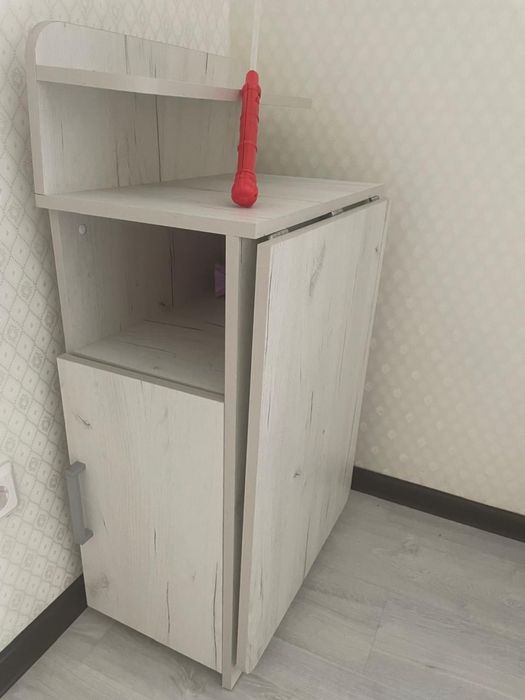 Маникюрный стол