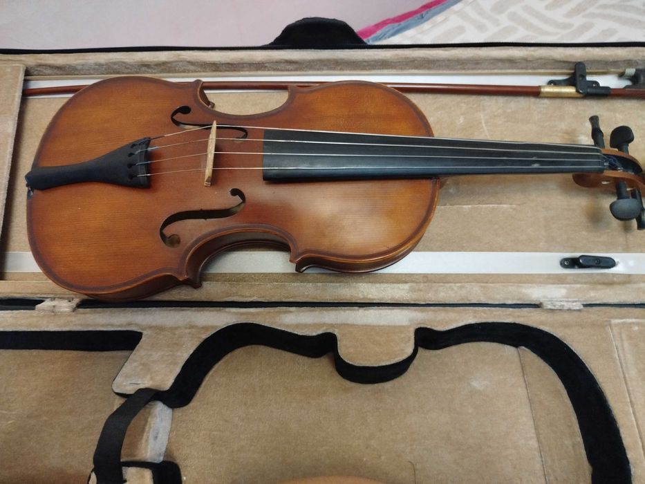 Скрипка 4/4 все комплекты имеются