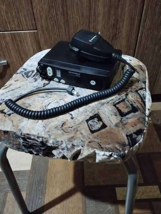 Новая радиостанция Motorola CM140 (с тангентой)