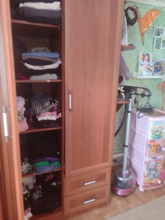 Шкаф угловой вместительный