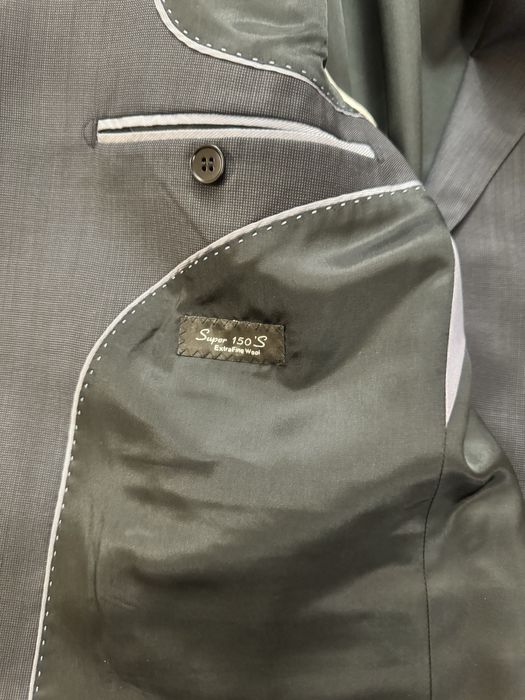 Продам черный костюм