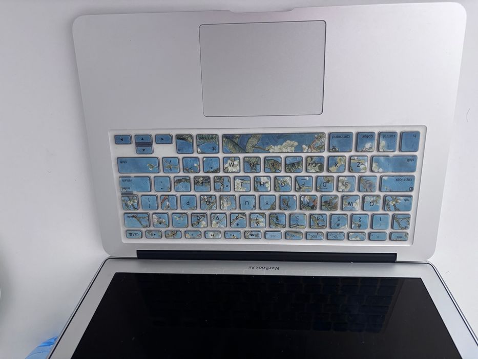 MacBook Air 13” 2017 – i5 / 8GB RAM502  / foarte îngrijit