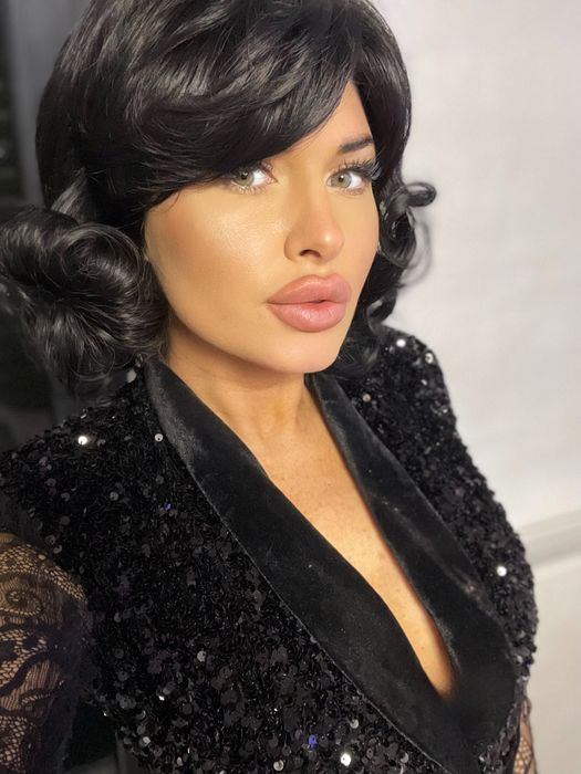 Peruca  scurta ondulata bruneta eleganta