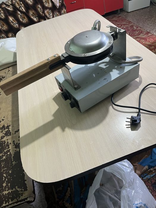 Вафельница сатылады!