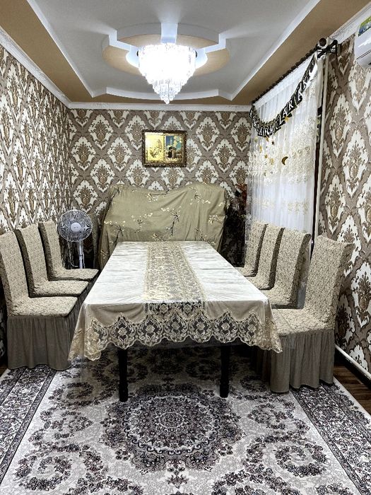 Стол и стулья  в хорошем состоянии