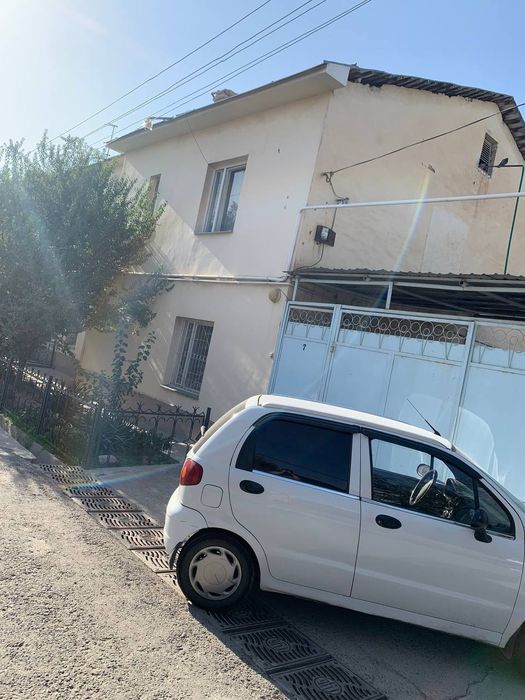 Toshkent Shahar chetida Nazarbekda uy sotiladi 
6сотих 7 хона 2 та сан