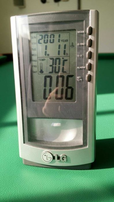 Часы с термометром