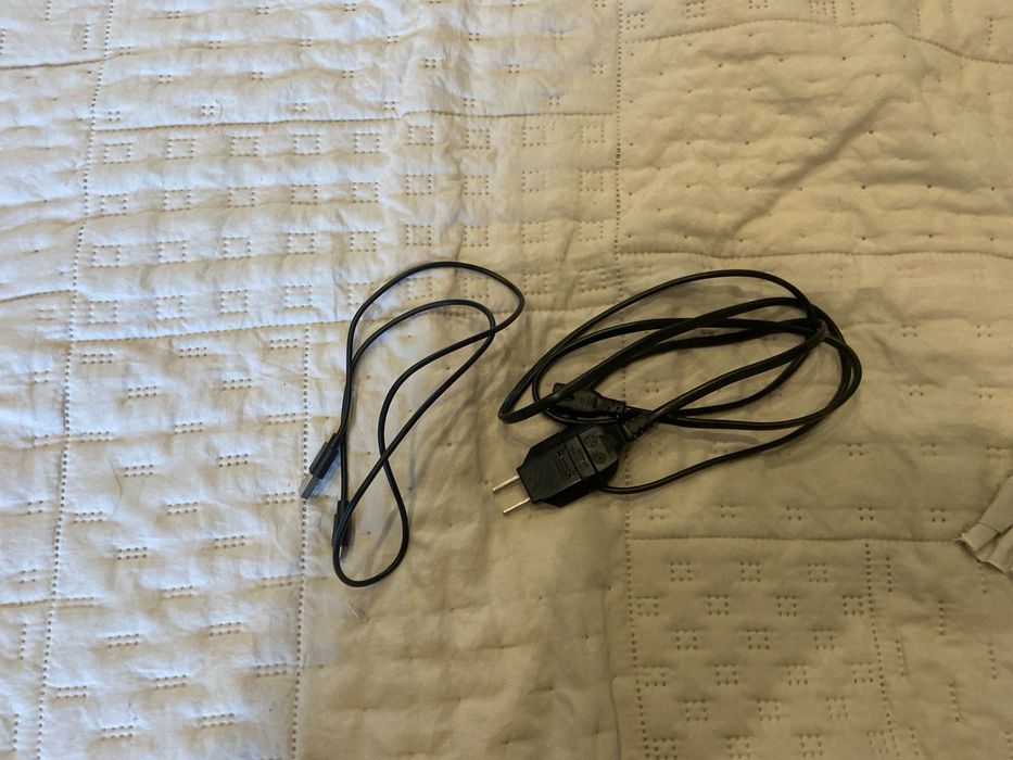 Продам PS 4 б/у.