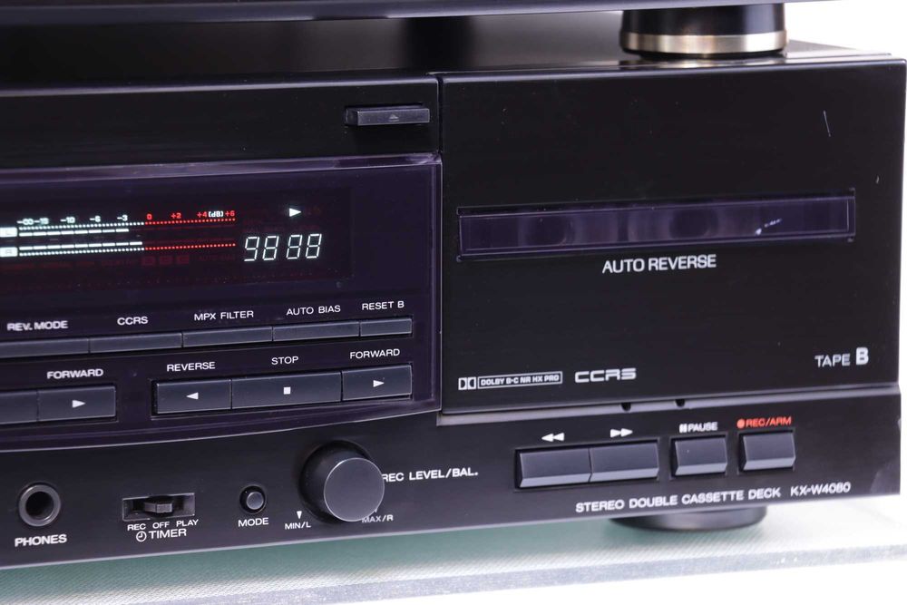 Linie audio Kenwood  - Amplituner RDS + CD Player + Dublu Casete,2x70W.