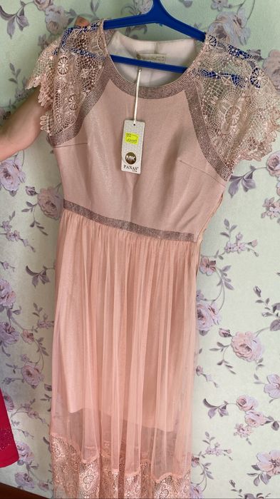 розовое платье новое