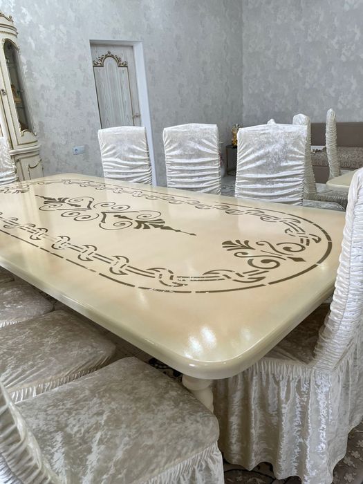 Гостиничный стол