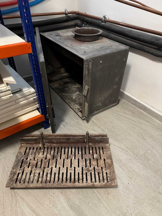 Камина за вграждане - Масивна и тежка - Горивна камера със скара