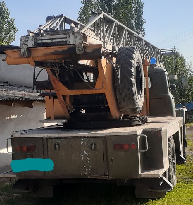 Зил 131 автовышка сотилади. 32 метр.