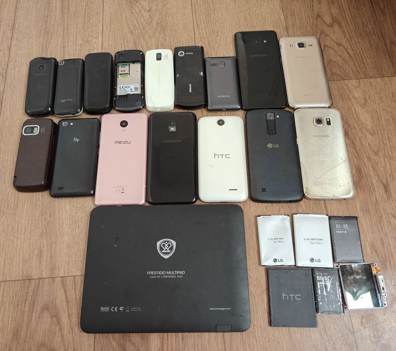 Коробка телефонов на запчасти