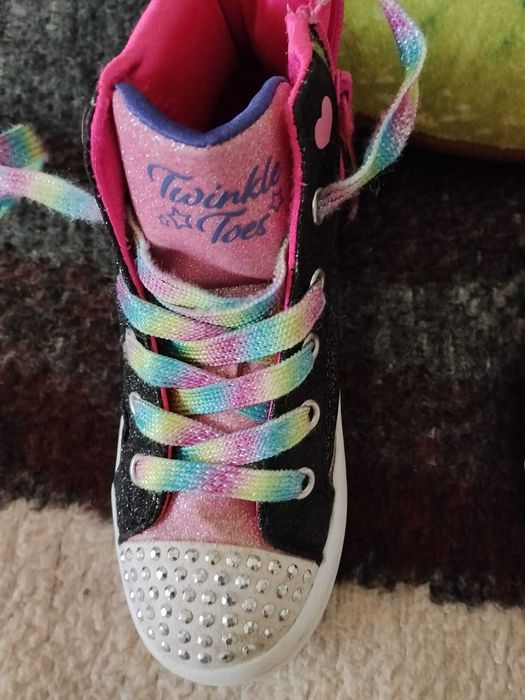 Само за 10 евро на чифт детски маратонки- GEOX- 32 номер и Skechers-28.5 номер