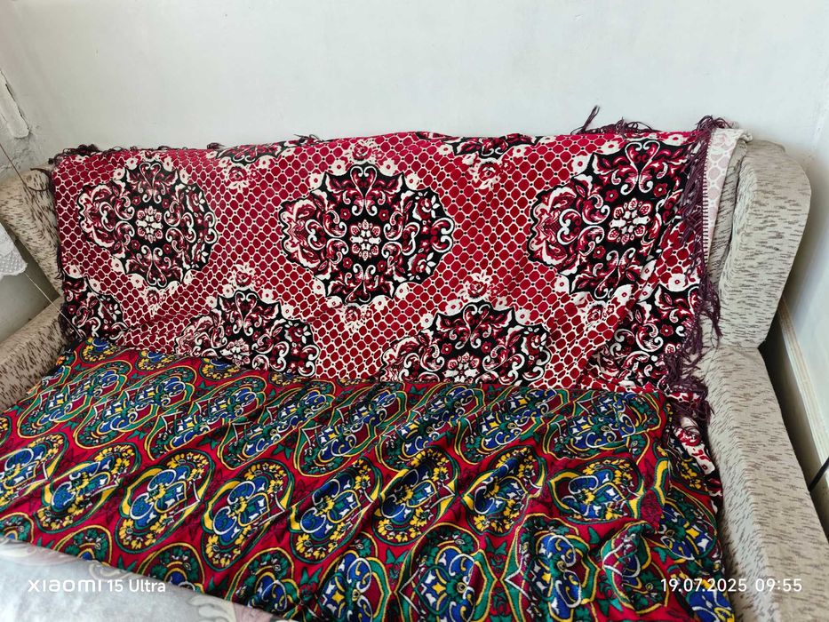 Диван сотилади. Продаётся диван.