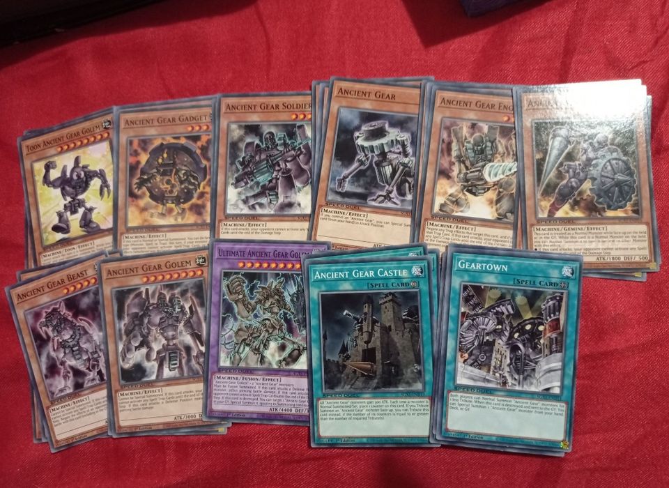 Yu-Gi-Oh core decks, Югио карти