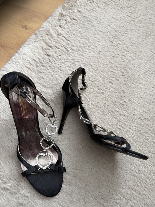 Сатенени сандали с камъни