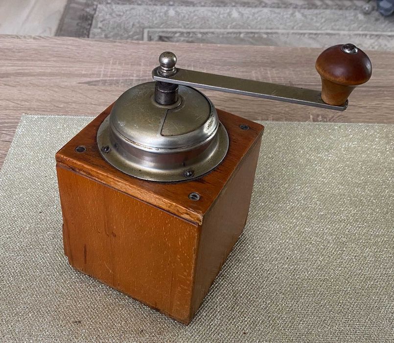 Rasnita de macinat cafeaua manuala Hit Armin - germania- vintage