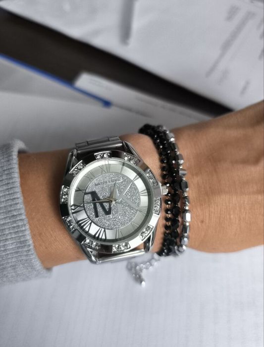 Дамски блестящ часовник