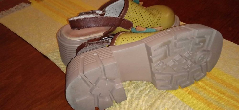 Дамски сандали естествена кожа