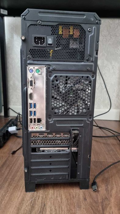 Игровой ПК + полный набор (стол, кресло, монитор и т.д.).