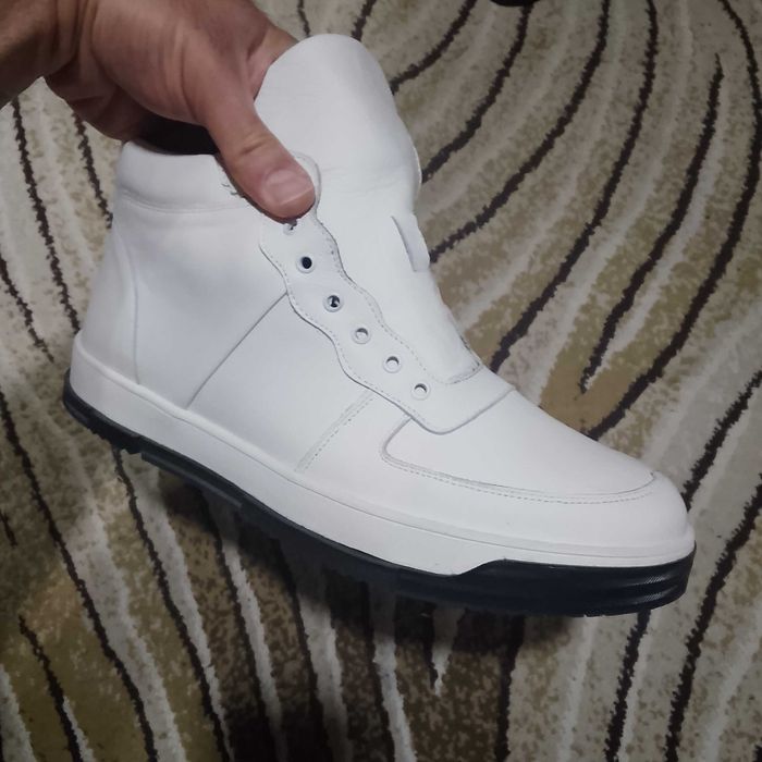 Продаю новые кроссовки без меха из натуральной кожи Размер 44