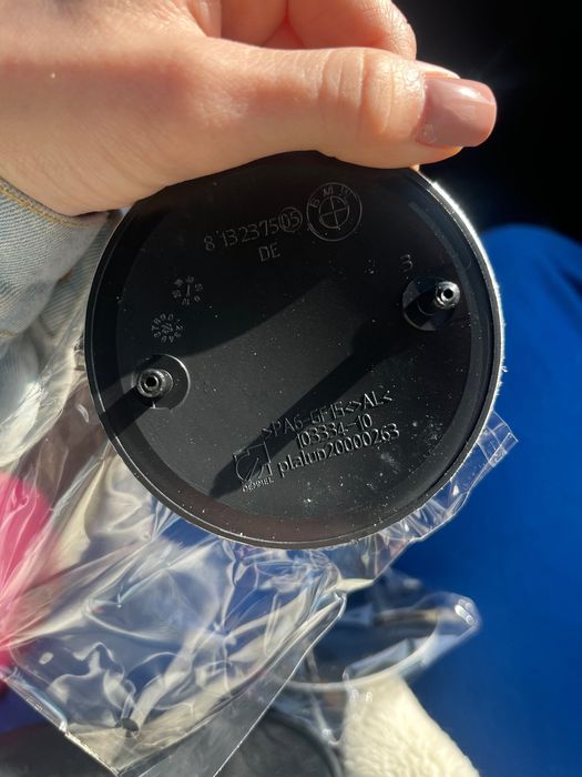 BMW черни емблеми