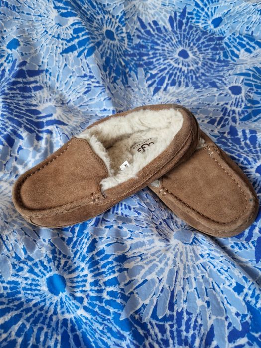 Papuci,botosi UGG mar 31 originali