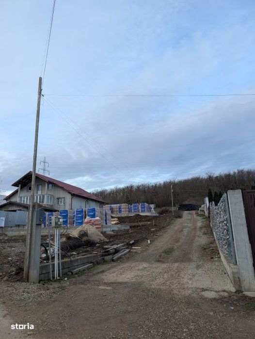 Teren intravilan Hemeius - langa padure