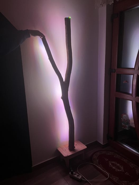 Decor din lemn natural cu iluminare LED RGB și telecomandă-piesa unica