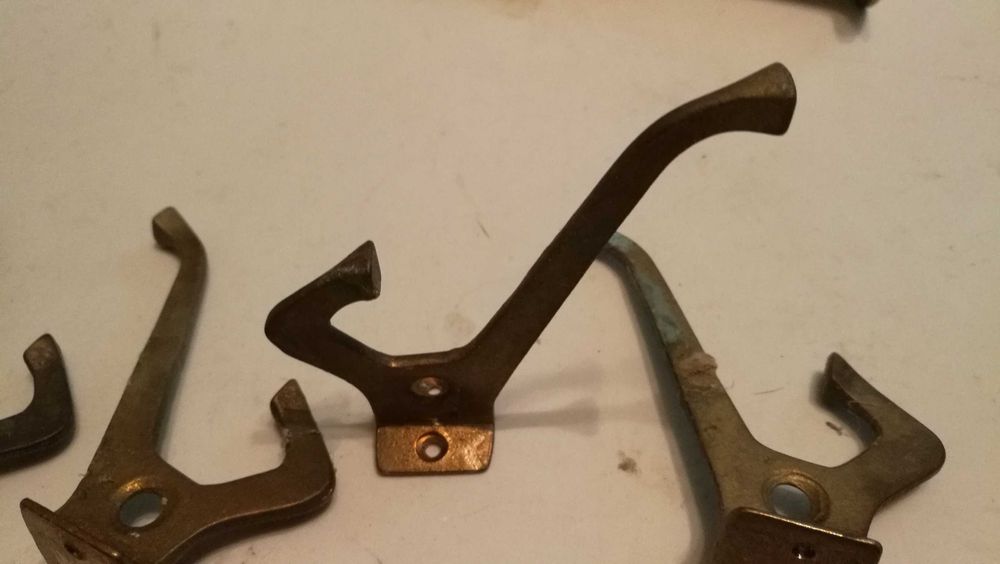 Стари бронзови закачалки