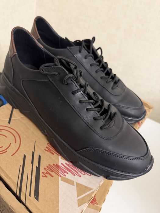 Продам мужскую обувь.