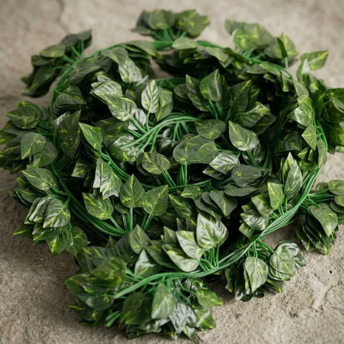 Комплект 5 бр. изкуствен бръшлян обща дължина 11.5 м – реалистична висяща декорация за стена, балкон и градина