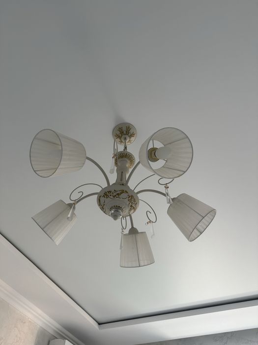 Продам люстры