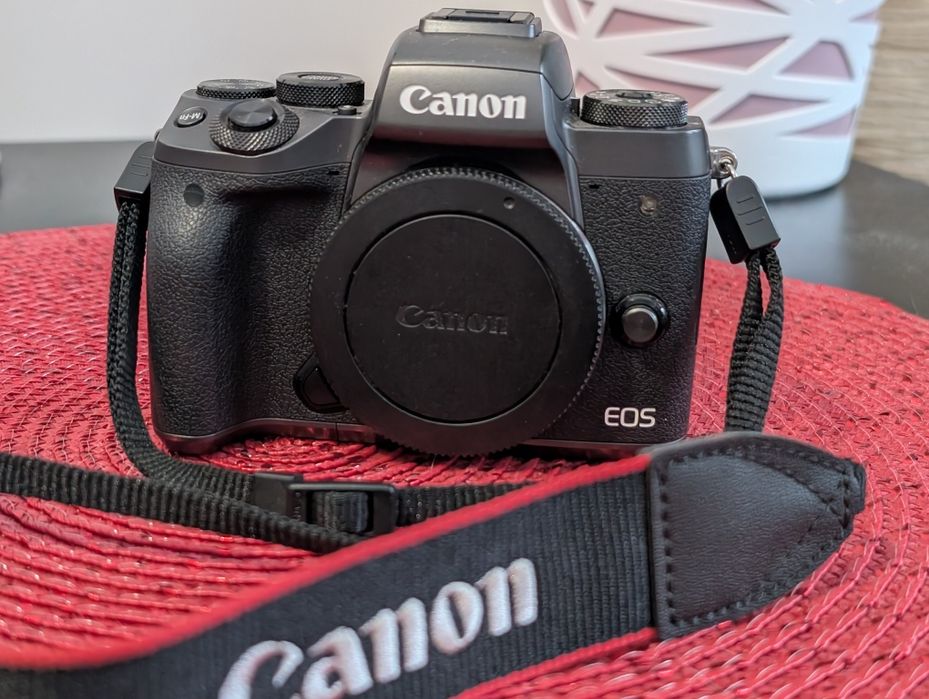 Canon EOS M5 Body Aparat Foto Mirrorless 24MP APSC Full HD Negru