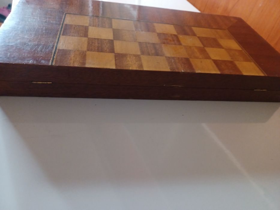 Българска дървена лак табла и шах за игра