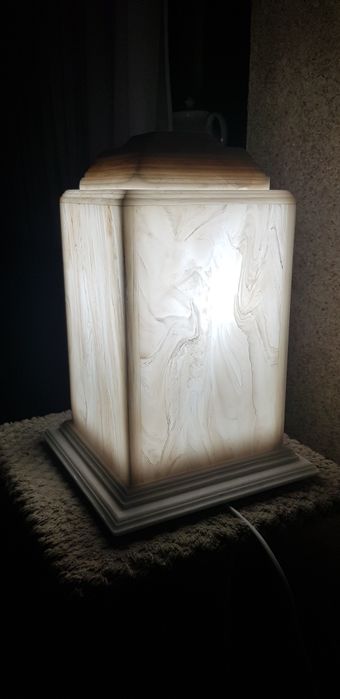 Светильник  продам.