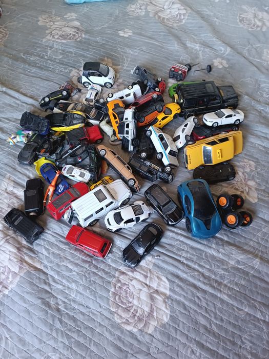 Продам железные машинки