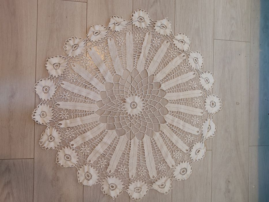 Față de masă și mileuri macrame