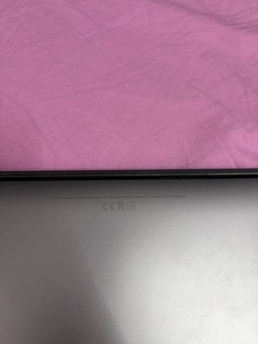 Vand macbook pro 2020 pentru piese/recarosare