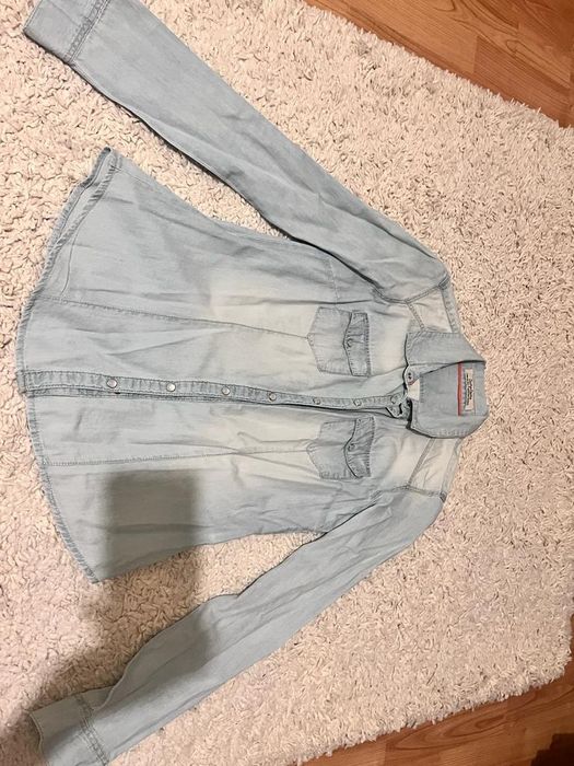 Cămăși diferite modele