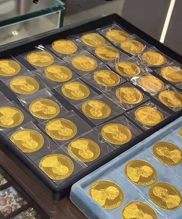 Vând monede placate cu aur de 24k Frank Iosif 4 ducat 1915 1/1 cu cele